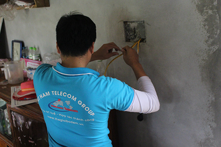 Vietnamtelecom-va-nhung-cung-duong-thien-nguyen,Giá mua bán Máy bộ đàm chính hãng; gia mua ban may bo dam chinh hang; nơi mua bán Máy bộ đàm kenwood chính hãng; noi mua ban may bo dam kenwood chinh hang; địa chỉ mua bán uy tín Máy bộ đàm motorola chính hãng; dia chi mua ban uy tin may bo dam motorola chinh hang; Máy bộ đàm vertex standard chính hãng; may bo dam vertex standard chinh hang; Máy bộ đàm icom chính hãng; may bo dam icom chinh hang; máy bộ đàm giá rẻ; may bo dam gia re; máy bộ đàm hàng hải; may bo dam hang hai; Máy bộ đàm dùng cho nhà hàng khách sạn; may bo dam dùng cho nha hang khach san; máy bộ đàm cho bảo vệ; may bo dam cho bao ve; máy bộ đàm nhỏ gọn; may bo dam nho gon; máy bộ đàm tốt nhất hiện nay; may bo dam tot nhat hien nay; máy bộ đàm dùng cho nhà cao tầng; may bo dam dung cho nha cao tang; máy bộ đàm cho công trình xây dựng; may bo dam cho cong trinh xay dung; máy bộ đàm sóng khỏe pin tốt; may bo dam song khoe; máy bộ đàm cầm tay; may bo dam cam tay; máy bộ đàm kenwood cầm tay; may bo dam kenwood cam tay; máy bộ đàm motorola cầm tay; may bo dam motorola cam tay; máy bộ đàm vertex standard cầm tay; may bo dam vertex standard cam tay; máy bộ đàm icom cầm tay; may bo dam icom cam tay; máy bộ đàm HYT cầm tay; may bo dam HYT cam tay; máy bộ đàm Kirisun cầm tay tại Hà Nội HN sài gòn tphcm thành phố hồ chí minh; may bo dam Kirisun cam tay tai ha noi HN tphcm thanh pho ho chi minh;