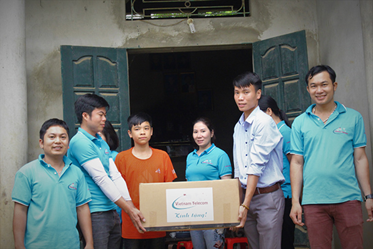 Vietnamtelecom-va-nhung-cung-duong-thien-nguyen,Giá mua bán Máy bộ đàm chính hãng; gia mua ban may bo dam chinh hang; nơi mua bán Máy bộ đàm kenwood chính hãng; noi mua ban may bo dam kenwood chinh hang; địa chỉ mua bán uy tín Máy bộ đàm motorola chính hãng; dia chi mua ban uy tin may bo dam motorola chinh hang; Máy bộ đàm vertex standard chính hãng; may bo dam vertex standard chinh hang; Máy bộ đàm icom chính hãng; may bo dam icom chinh hang; máy bộ đàm giá rẻ; may bo dam gia re; máy bộ đàm hàng hải; may bo dam hang hai; Máy bộ đàm dùng cho nhà hàng khách sạn; may bo dam dùng cho nha hang khach san; máy bộ đàm cho bảo vệ; may bo dam cho bao ve; máy bộ đàm nhỏ gọn; may bo dam nho gon; máy bộ đàm tốt nhất hiện nay; may bo dam tot nhat hien nay; máy bộ đàm dùng cho nhà cao tầng; may bo dam dung cho nha cao tang; máy bộ đàm cho công trình xây dựng; may bo dam cho cong trinh xay dung; máy bộ đàm sóng khỏe pin tốt; may bo dam song khoe; máy bộ đàm cầm tay; may bo dam cam tay; máy bộ đàm kenwood cầm tay; may bo dam kenwood cam tay; máy bộ đàm motorola cầm tay; may bo dam motorola cam tay; máy bộ đàm vertex standard cầm tay; may bo dam vertex standard cam tay; máy bộ đàm icom cầm tay; may bo dam icom cam tay; máy bộ đàm HYT cầm tay; may bo dam HYT cam tay; máy bộ đàm Kirisun cầm tay tại Hà Nội HN sài gòn tphcm thành phố hồ chí minh; may bo dam Kirisun cam tay tai ha noi HN tphcm thanh pho ho chi minh;