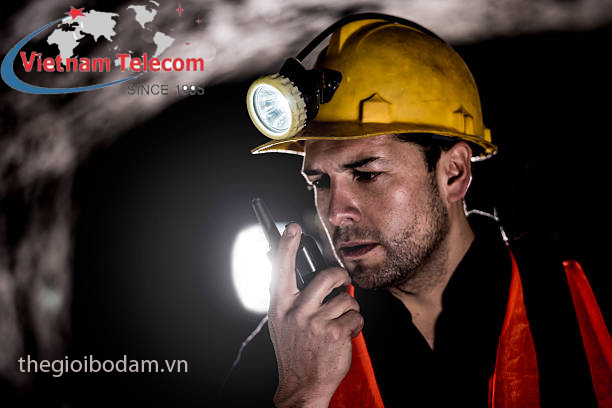 Sử dụng bộ đàm chống cháy nổ trong khai thác hầm lò