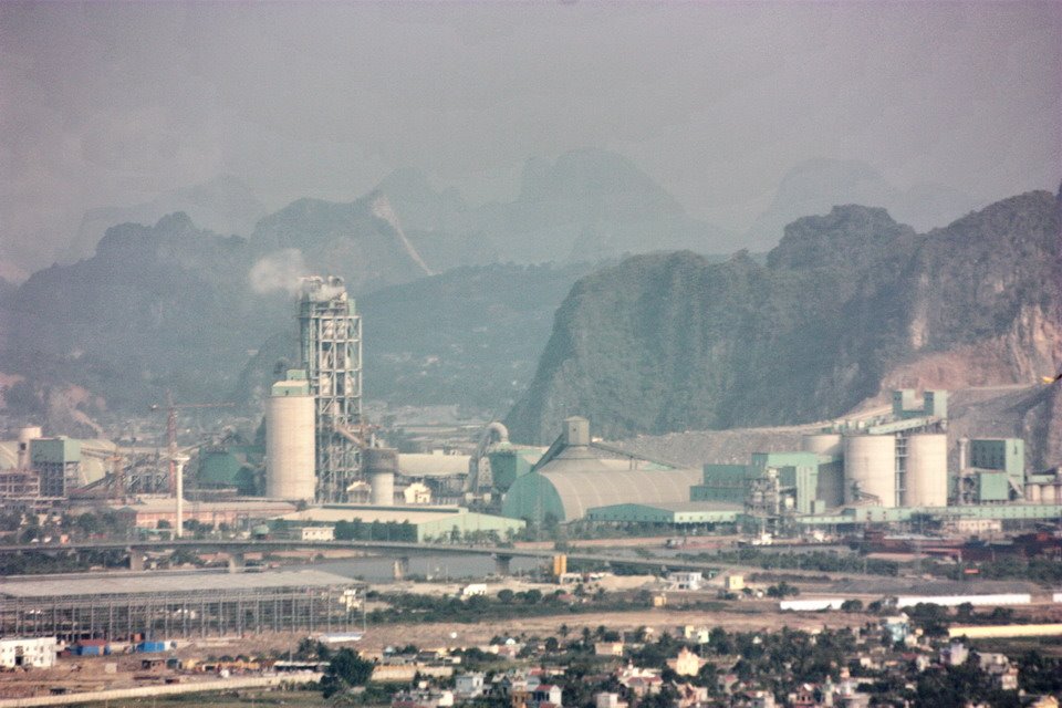 Toàn cảnh nhà máy xi măng Phúc Sơn