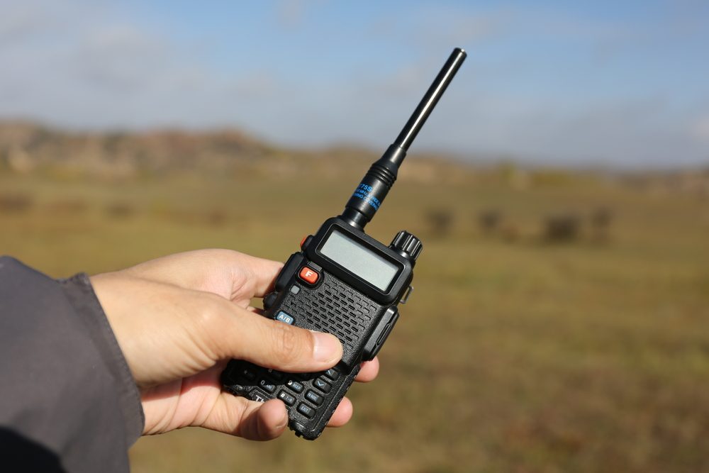 Môi trường nhiều vật cản có thể gây ảnh hưởng đến tín hiệu của bộ đàm