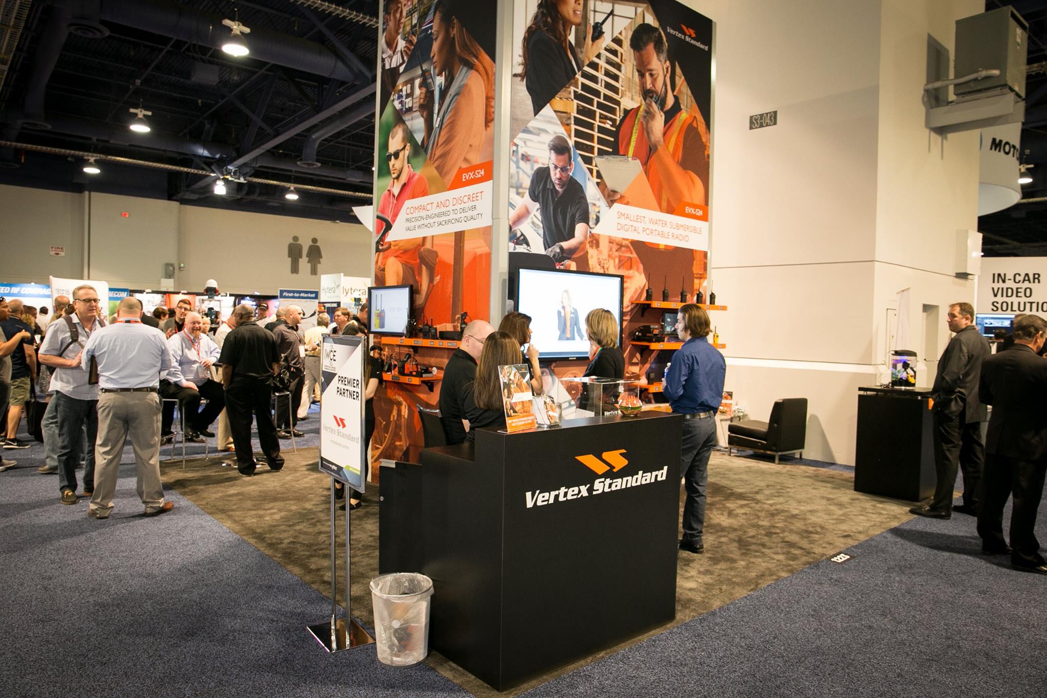 Hình ảnh Vertex Standard tại triển lãm IWCE 2017