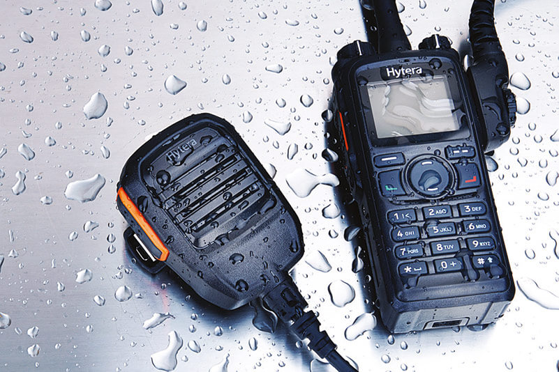 Bộ đàm có khả năng chống bụi, nước, va đập tốt