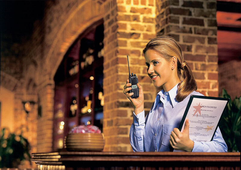 Sử dụng bộ đàm Hytera trong dịch vụ khách sạn, nhà hàng