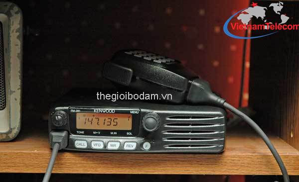 Bộ đàm trạm Kenwood TM 281A/TM481A chính hãng, có màn hình LCD hiển thị 6 ký tự lớn