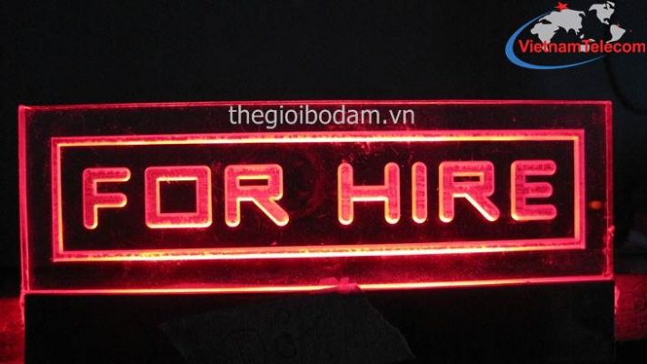 den-led-taxi-mau-do-gia-tot-nhat-712x400