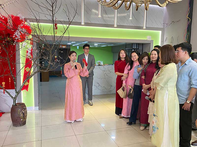 Phó Giám đốc Nguyễn Thị Phương Chi đã gửi lời chúc Tết đến toàn thể công ty