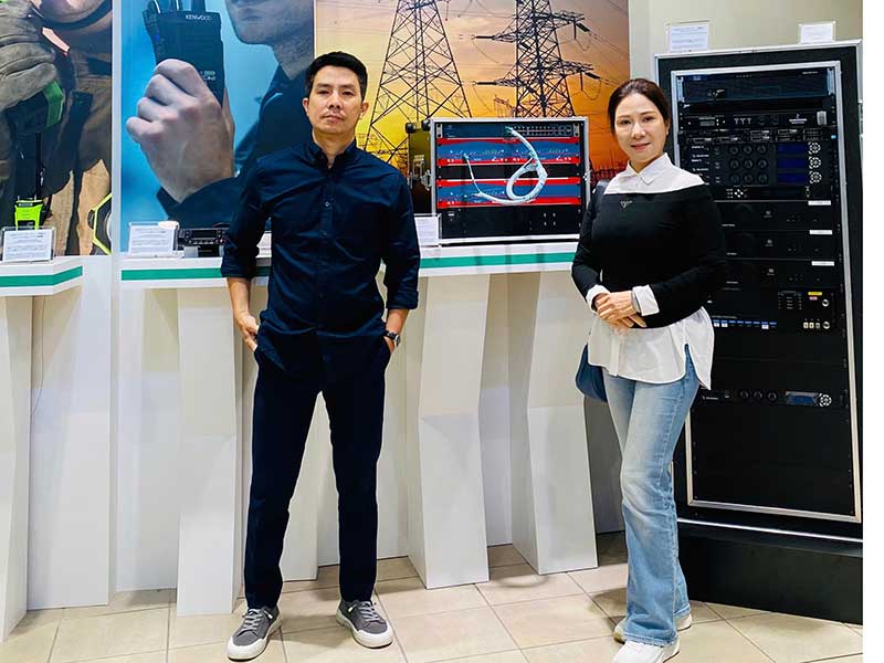 lanh-dao-vietnam-telecom-tham-showroom-jvc-kemwood